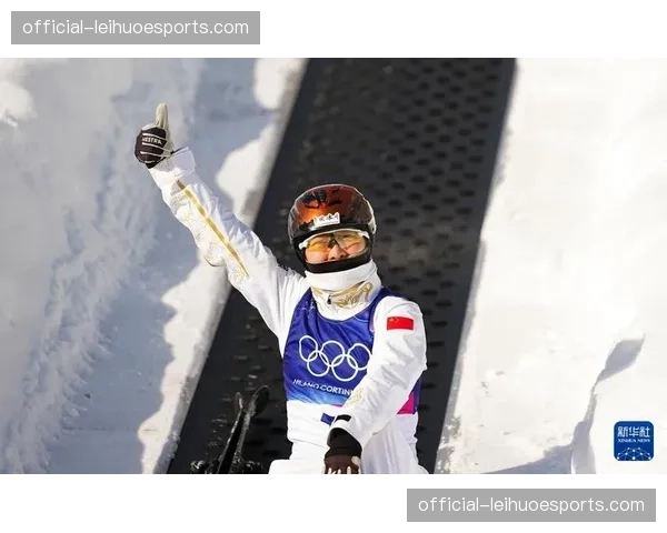 澳大利亚自由式滑雪女子空中技巧摘银牌